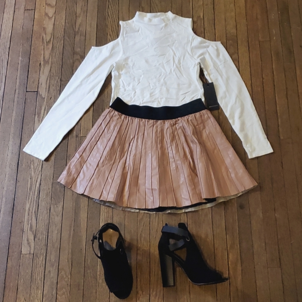 Forever 21 cold shoulder shirt